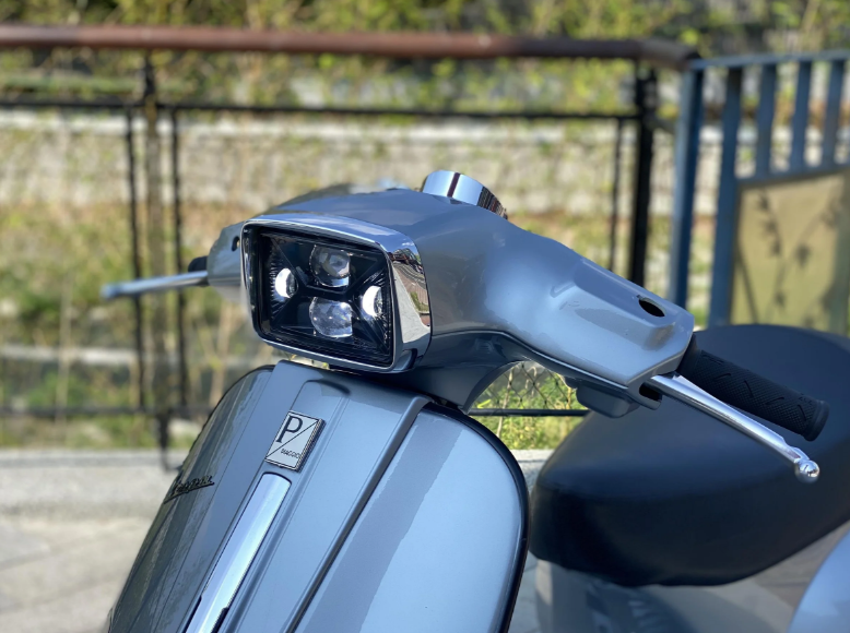 Scheinwerfer ZELIONI LED trapezförmig für Vespa S 50-150ccm