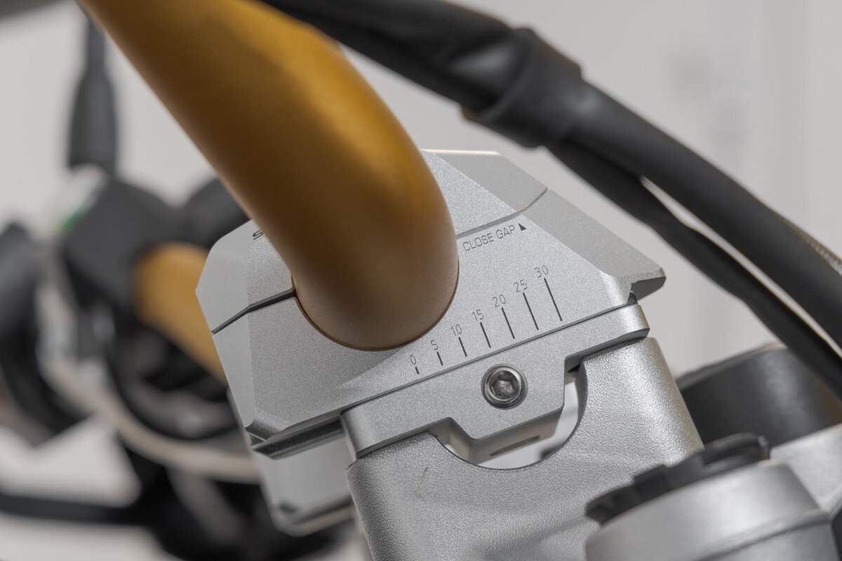 SW-Motech Lenkerverlegung variabel, silber für Ø 32 mm Lenker, H=30 mm für BMW R 1200 GS LC