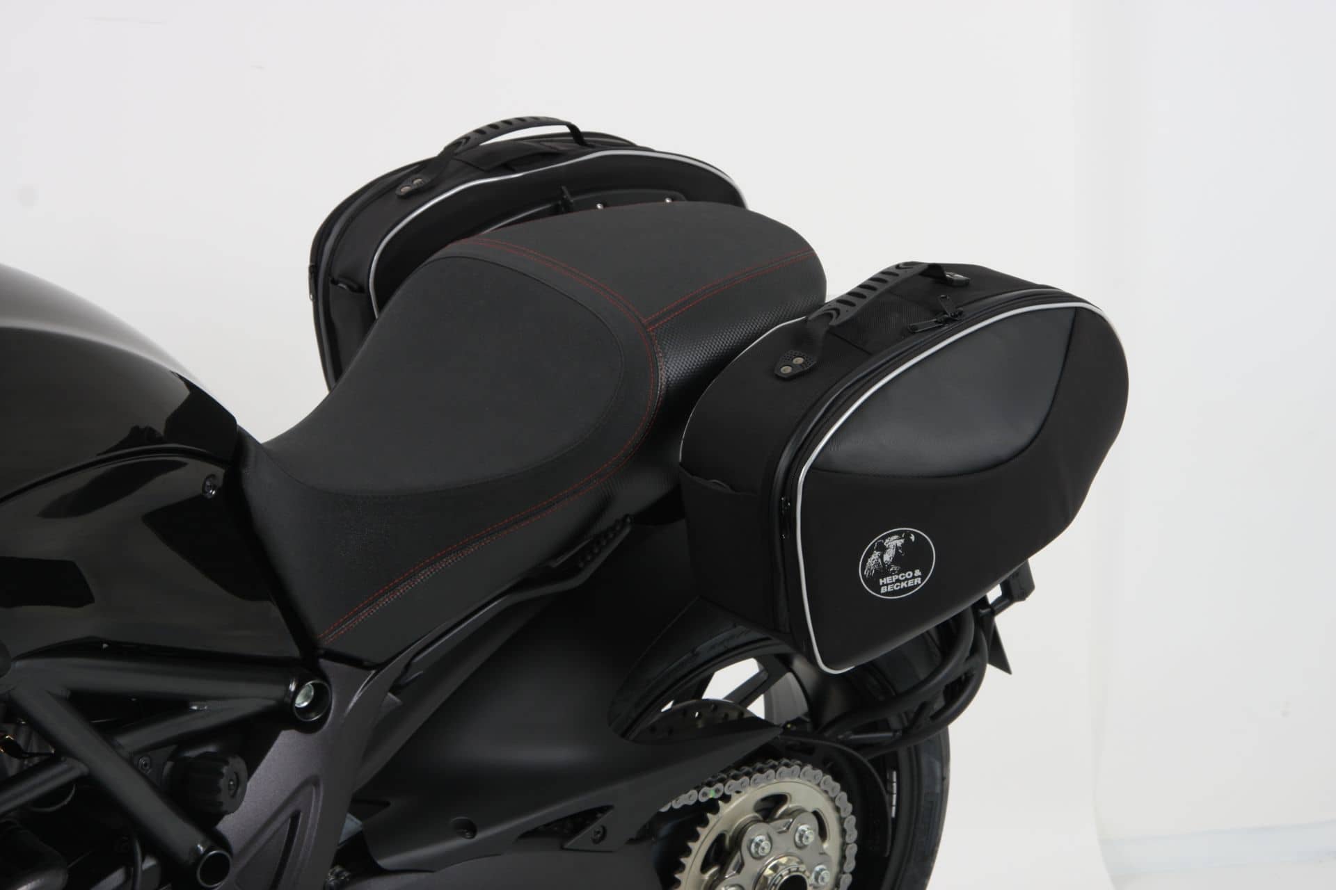 C-Bow Seitenträger schwarz für Ducati Diavel 1200 (11-18) Hepco & Becker