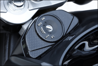 Zündschlossabdeckung, Carbon Optik für Suzuki GSR750 BJ. 2011-2016/ GSR600 BJ. 2006-2011