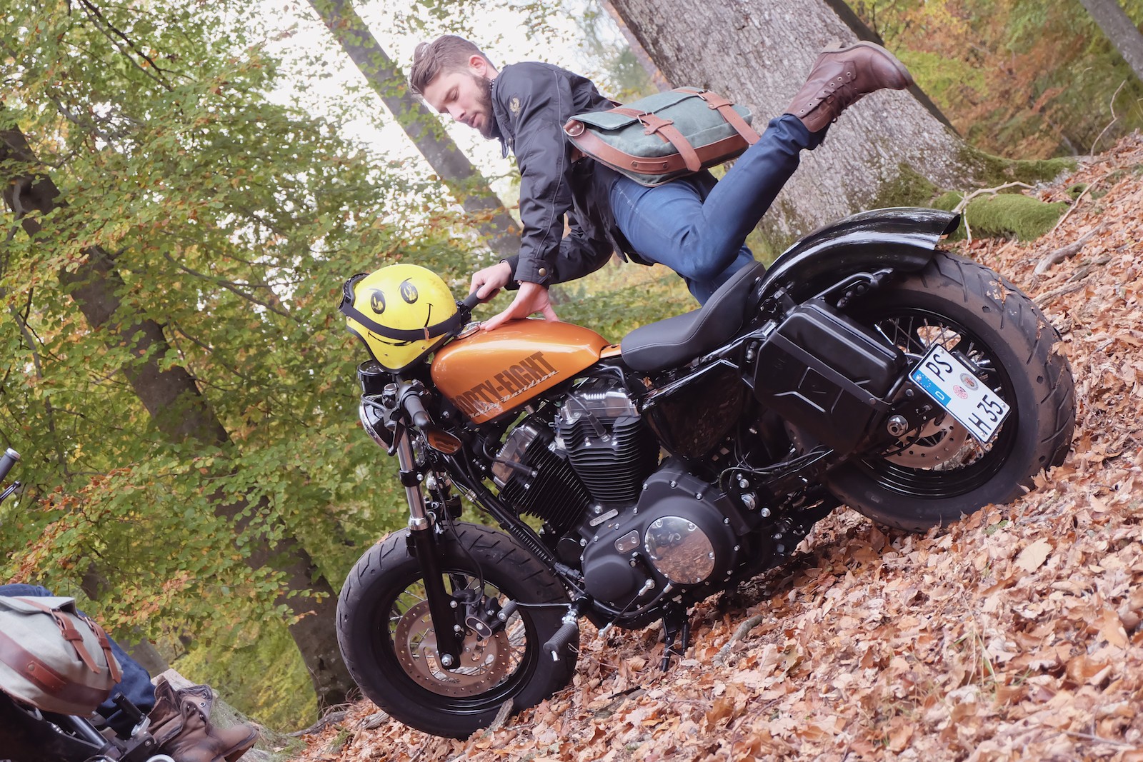 Kanister 4L inkl. Halter links Cutout schwarz für V 9 Roamer (Bj.16-) Hepco & Becker