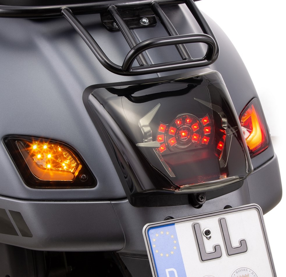 Blinker Kit vorne & hinten für Vespa GTS/​GTS Super/​GTV/​GT 60/​GT/​GT L ('03-'13), getönt