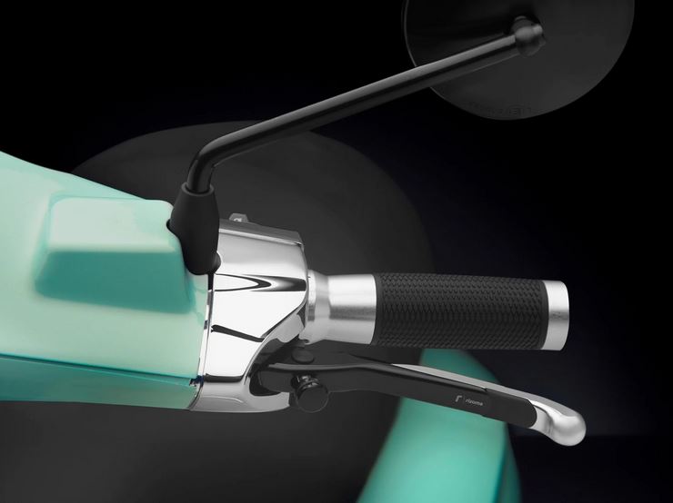 Griffe RIZOMA Urlo RS Ø 22/24 mm L 120 mm für Vespa Primavera/​Sprint, silber eloxiert