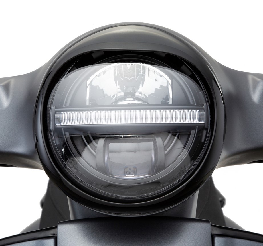 Lampenring für Vespa GTS/​GTS Super/​GT/​GT L 125-300ccm, schwarz glänzend