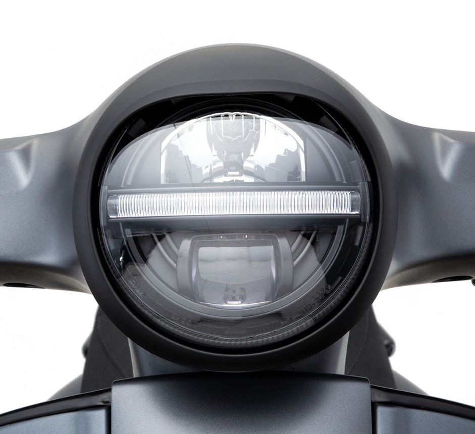Lampenring für Vespa GTS/​GTS Super/​GT/​GT L 125-300ccm, schwarz matt