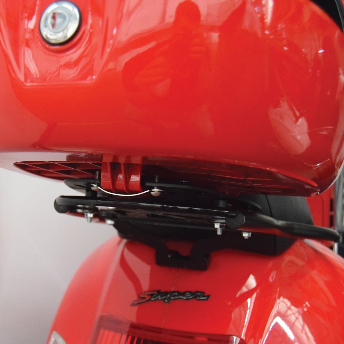 Gepäckträgerhalterung für Vespa Sprint und Vespa Primavera - Isotta