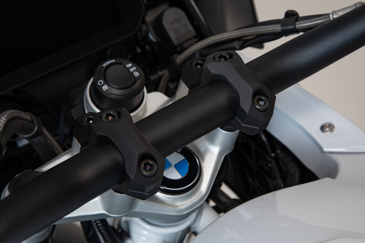 SW-Motech Lenkerverlegung, schwarz, H=32 mm, Verlegung um 25 mm für BMW S 1000 XR