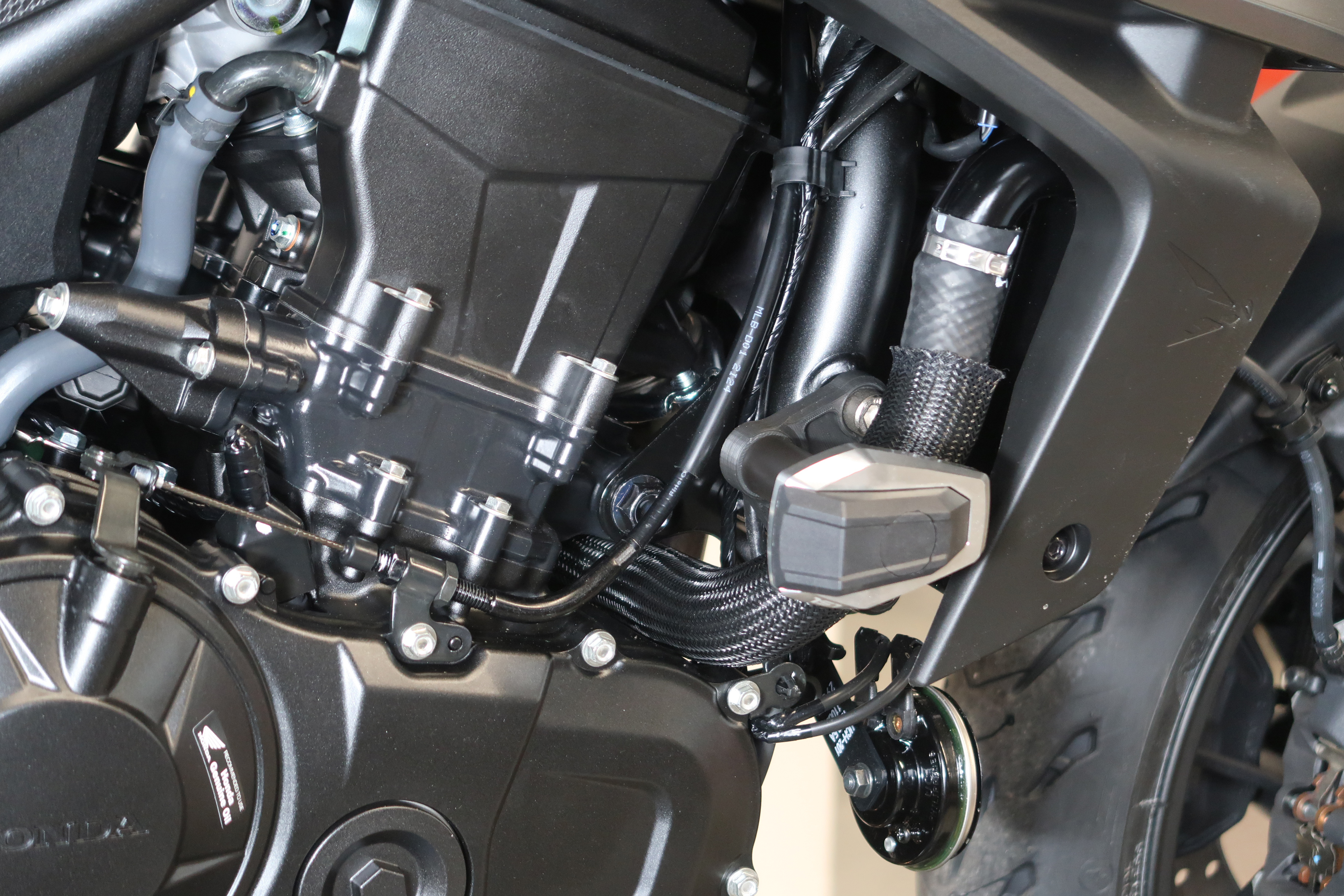 LSL Crash Pad Befestigungskit für Honda CB750 Hornet,  2023-, schwarz