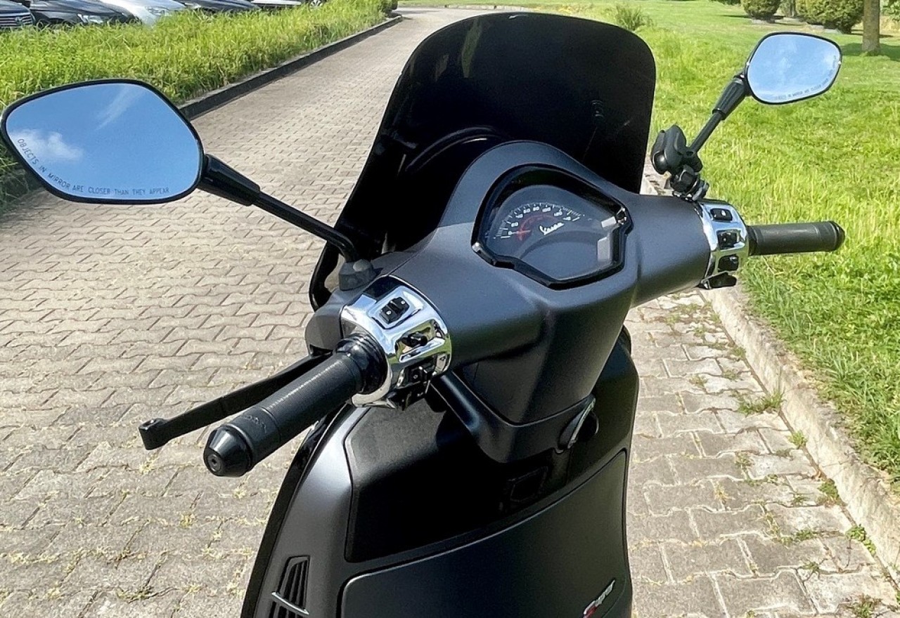 Windschild ERMAX Piccolo H 300 mm für Vespa GTS/​GTS Super/​GT L (-22), schwarz