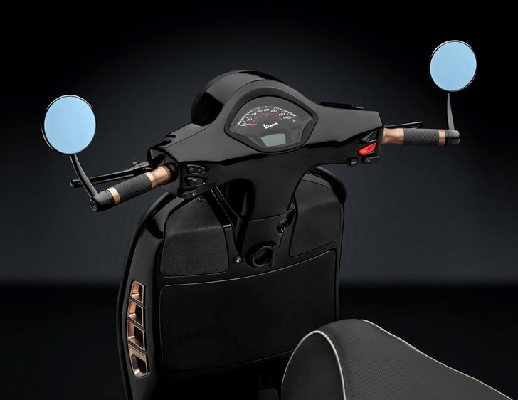 Abdeckung Spiegelloch RIZOMA für Vespa GTS/​GTS Super 125-300ccm ('19-`22), schwarz