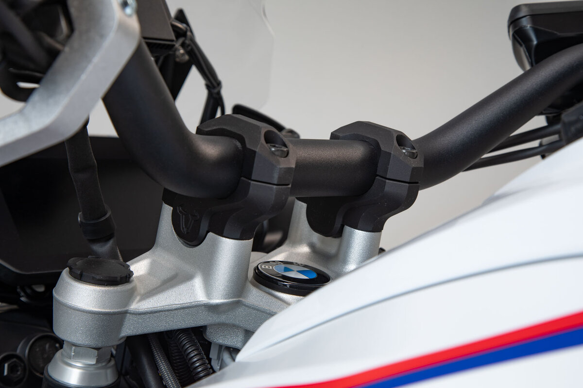 SW-Motech Lenkerverlegung, schwarz, H=32 mm, Verlegung um 25 mm für BMW S 1000 XR