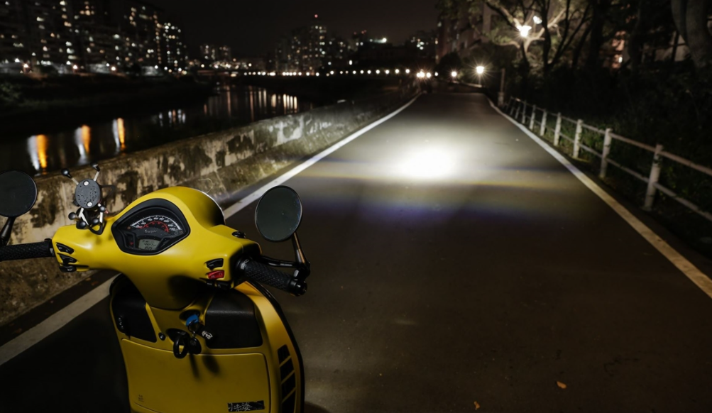 Scheinwerfer "Black Edition" LED für Vespa GTS/​GTS Super/​GT/​GT L 125-300ccm ('03-'18)