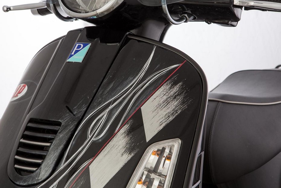 Monoschlitzrohr Beinschild, links für Vespa GTS/​GTS Super/​GTV/​GT 125-300ccm (- '19), schwarz matt