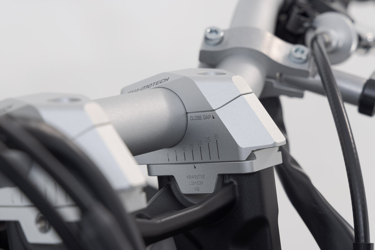 SW-Motech Lenkerverlegung variabel, silber für Ø 28 mm Lenker, H=28 mm für KTM 1290 Super Adventure