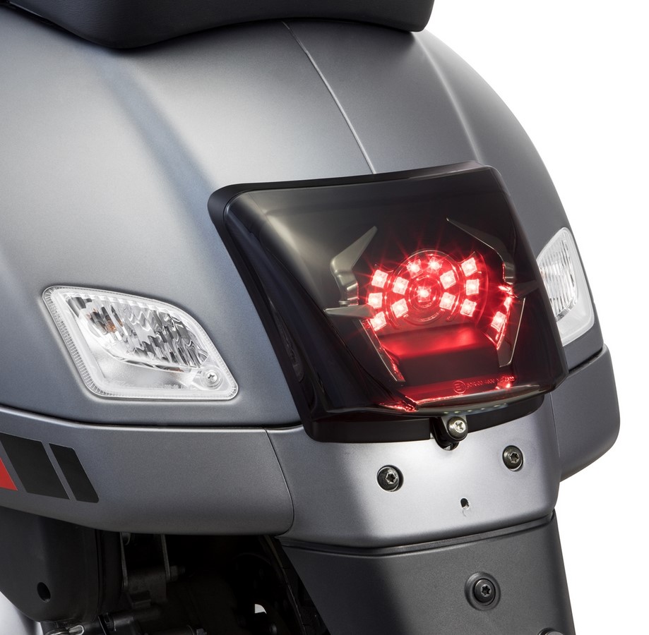 Rahmen Rücklicht Conversion für Vespa GTS/​GTS Super/​GTV 125-300ccm ('14-'18), schwarz glänzend