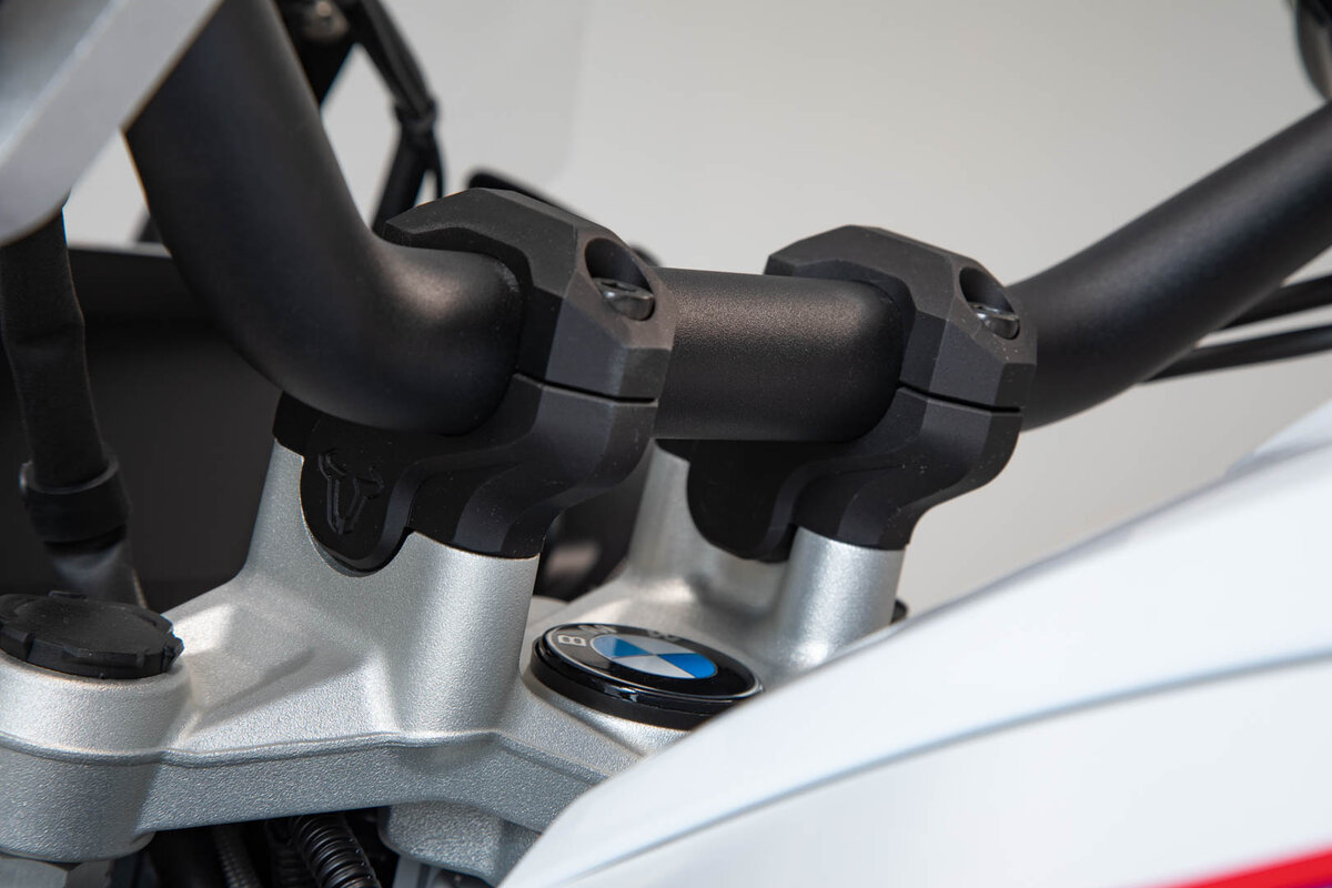 SW-Motech Lenkerverlegung, schwarz, H=32 mm, Verlegung um 25 mm für BMW S 1000 XR