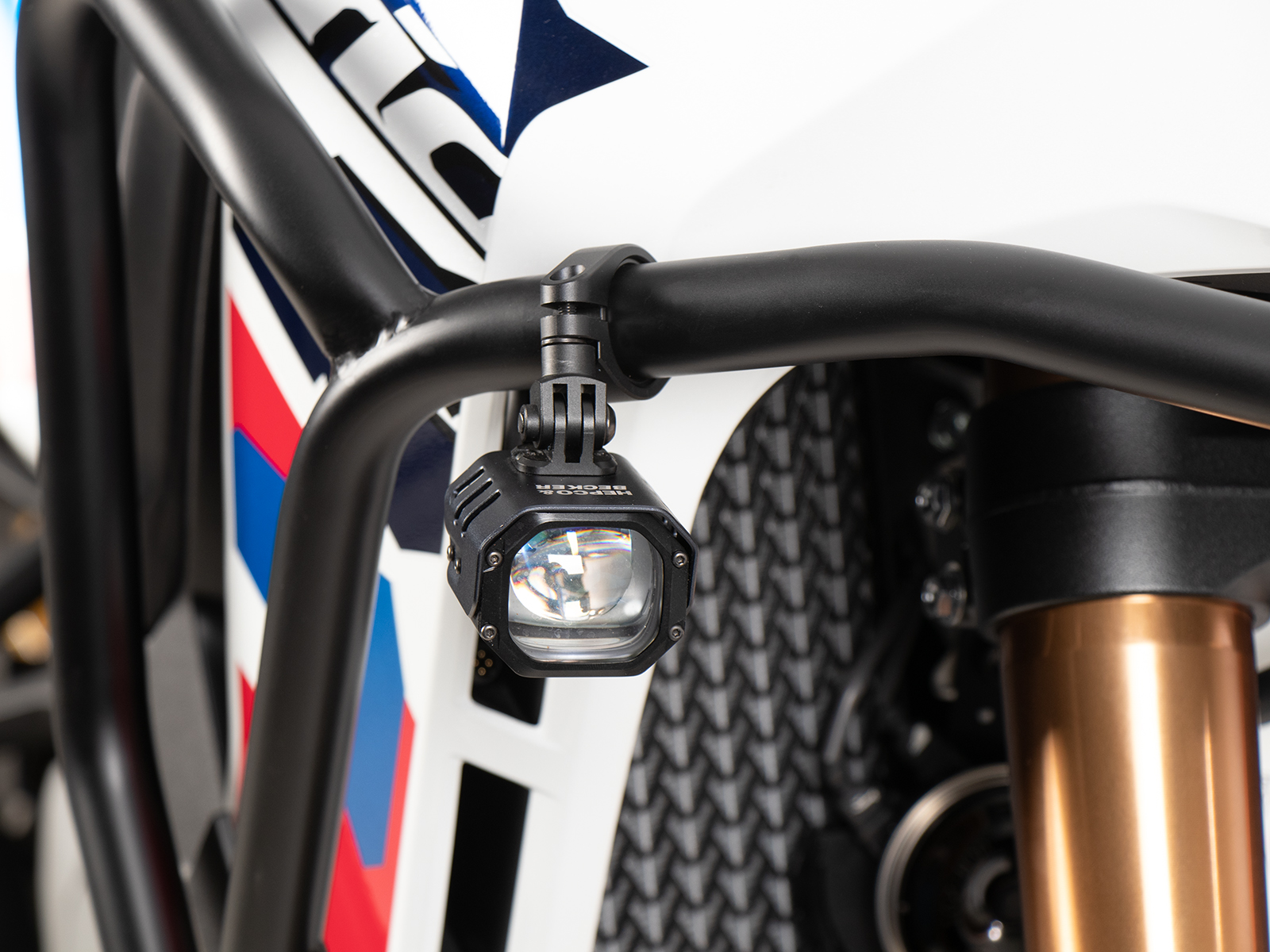 LED Zusatzscheinwerfer Nova inkl. Universalbefestigung für Röhre Ø18-25mm Hepco & Becker