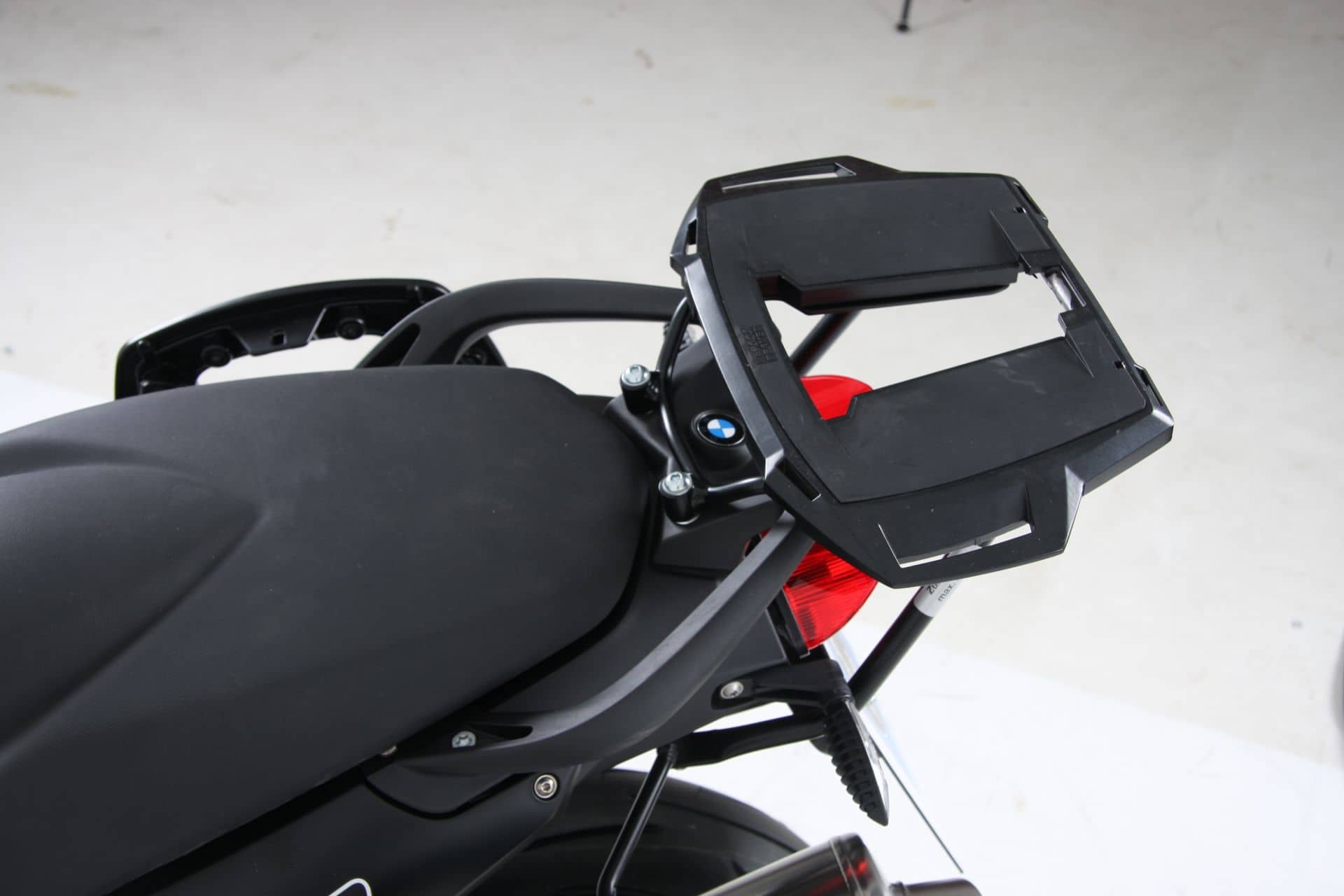 Alurack Topcaseträger schwarz für BMW F 800 R (15-) Hepco & Becker