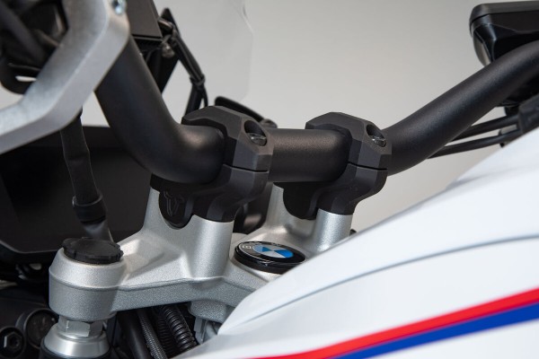 SW-Motech Lenkerverlegung, schwarz, H=32 mm, Verlegung um 25 mm für BMW R 1250 GS/Adventure