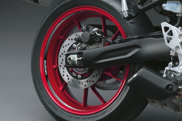 Felgenbettdekor schwarz/weiß für Suzuki GSX-8R (24-) / GSX-8T (25-) Original